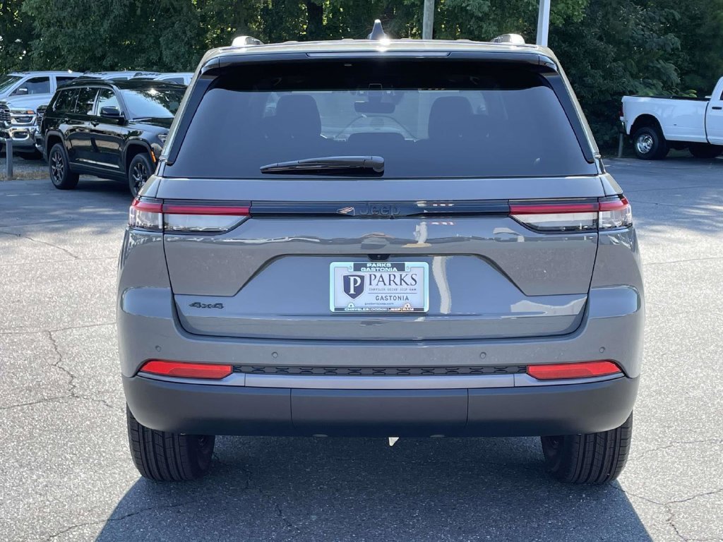 New 2027 Jeep Grand Cherokee Altitude AWD/4WD image 7