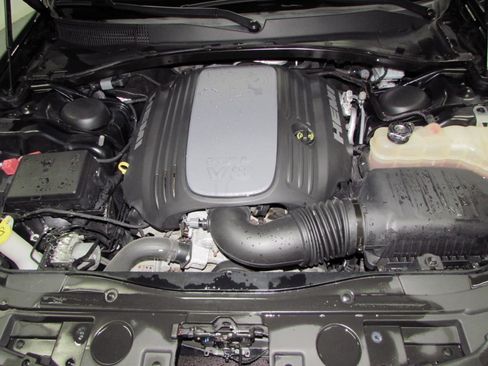 Used 2018 Chrysler 300 C w/ Sun, Sound & Nav Package image 9