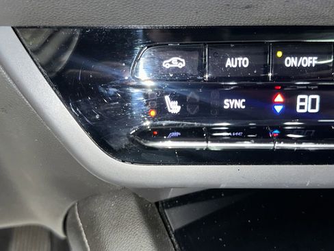 Used 2021 Buick Envision Essence image 32
