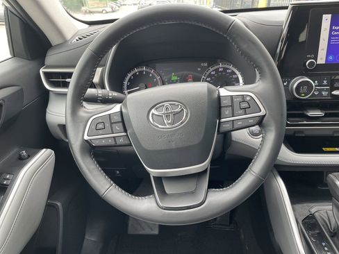 Used 2023 Toyota Highlander XLE AWD/4WD image 16