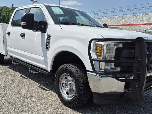 Used 2018 Ford F250 XL w/ Power Equipment Group AWD/4WD image 5