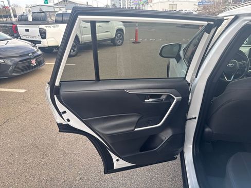 Used 2024 Toyota RAV4 SE w/ Convenience Package image 40