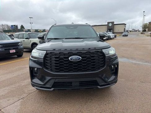 Used 2025 Ford Explorer ST-Line AWD/4WD image 3