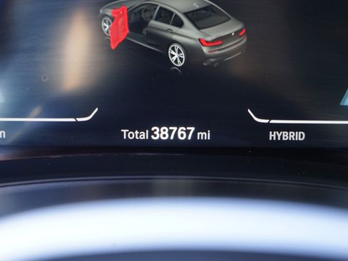 Used 2022 BMW 330e w/ M Sport Package image 12