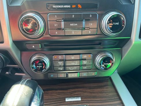 Used 2016 Ford F150 Lariat w/ Equipment Group 502A Luxury AWD/4WD image 29
