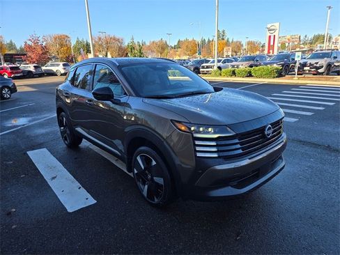 New 2026 Nissan Kicks SR image 3