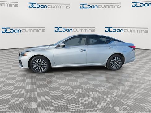 Used 2023 Nissan Altima 2.5 SV image 5