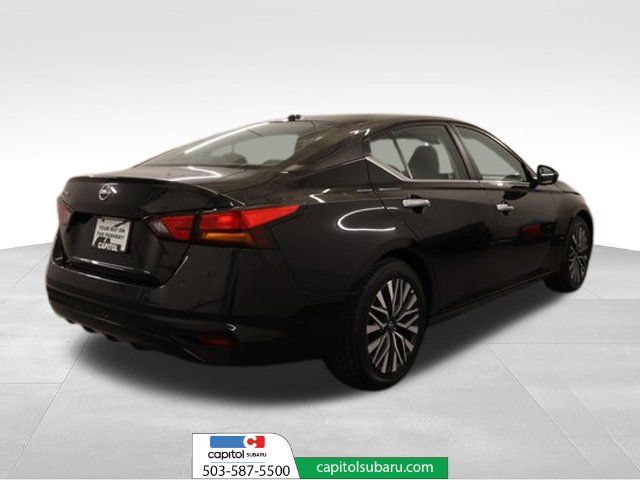 Used 2025 Nissan Altima 2.5 SV FWD image 3