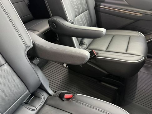 Used 2025 Buick Enclave Avenir w/ Super Cruise Package image 37