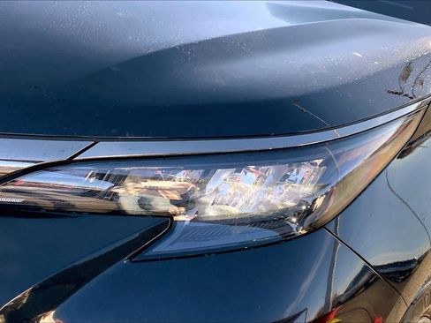 Used 2023 Toyota Sienna XLE Woodland Edition image 28