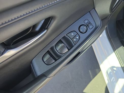 Used 2023 Nissan Sentra SV FWD image 11