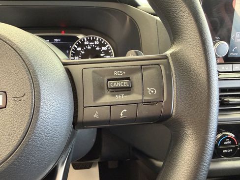 Used 2024 Nissan Pathfinder S image 15