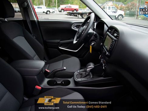 Used 2023 Kia Soul LX w/ LX Technology Package FWD image 16