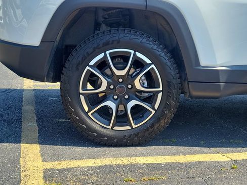 Certified 2025 Jeep Compass Trailhawk w/ Trailhawk Elite Group AWD/4WD image 5