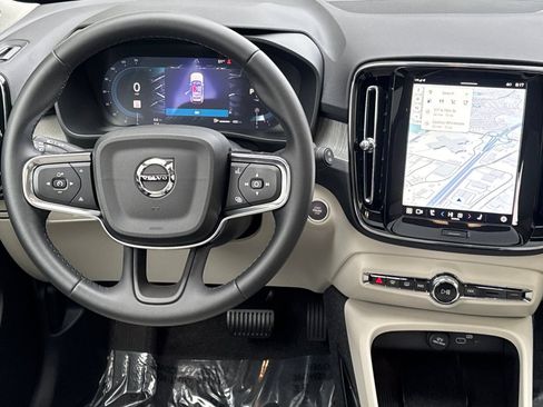 Used 2025 Volvo XC40 B5 Plus w/ Protection Package Premier image 15