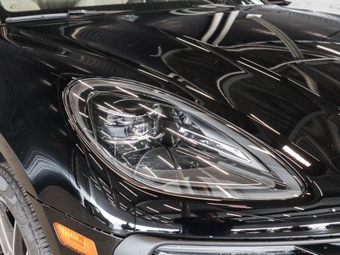 Certified 2025 Porsche Macan image 25