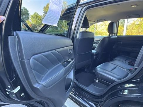 Used 2018 Mitsubishi Outlander SEL image 37