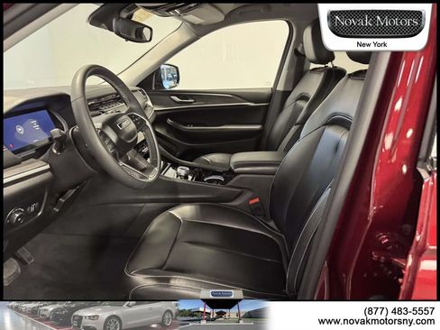 Used 2023 Jeep Grand Cherokee Limited w/ Black Appearance Package AWD/4WD image 11