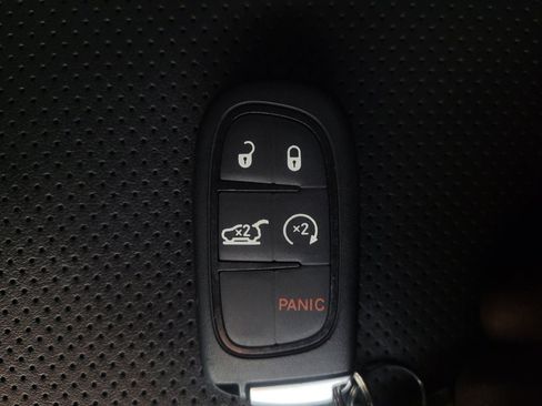 Used 2022 Jeep Cherokee Latitude Lux AWD/4WD image 32