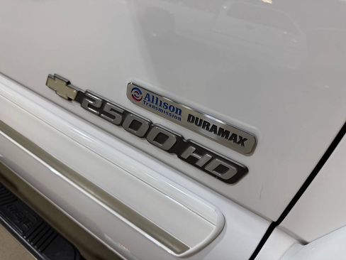 Used 2006 Chevrolet Silverado 2500 LT w/ Heavy-Duty Power Package AWD/4WD image 51