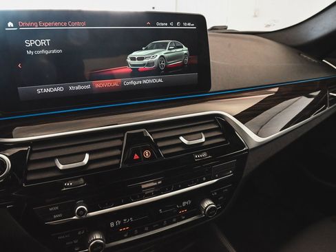 Used 2023 BMW 530e xDrive w/ Premium Package image 19