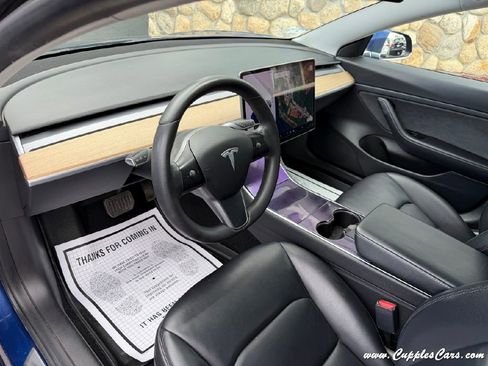 Used 2020 Tesla Model 3 Standard Range Plus RWD image 5