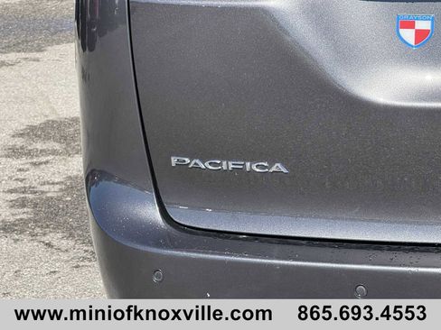 Used 2022 Chrysler Pacifica Touring image 33