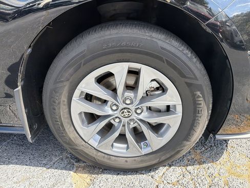 Used 2022 Toyota Sienna XLE image 10