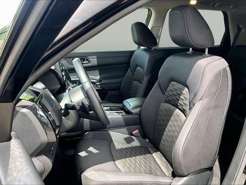 Certified 2024 Nissan Pathfinder SV FWD image 8