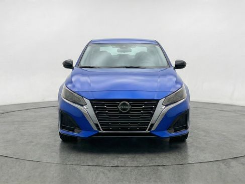 Used 2025 Nissan Altima 2.5 SV FWD image 2