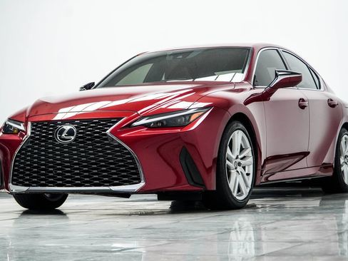 Used 2023 Lexus IS 300 w/ Comfort Package RWD image 9