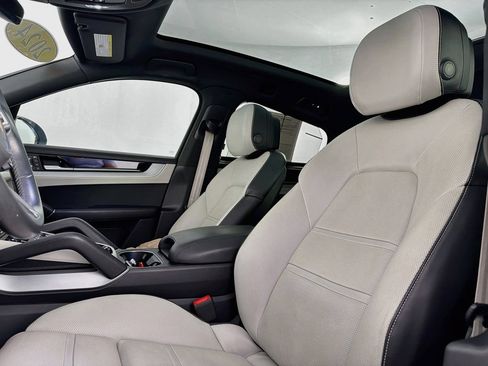 Used 2024 Porsche Cayenne Coupe AWD/4WD image 31