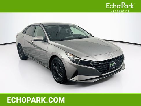 Used 2023 Hyundai Elantra SEL FWD image 1