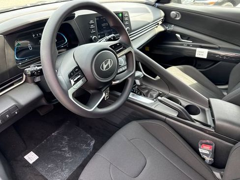 New 2026 Hyundai Elantra SE FWD image 17