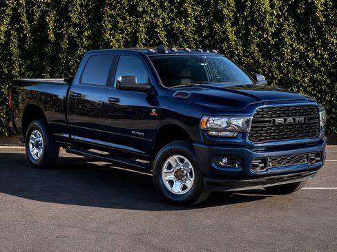 Used 2022 RAM 2500 Big Horn w/ Night Edition AWD/4WD image 3