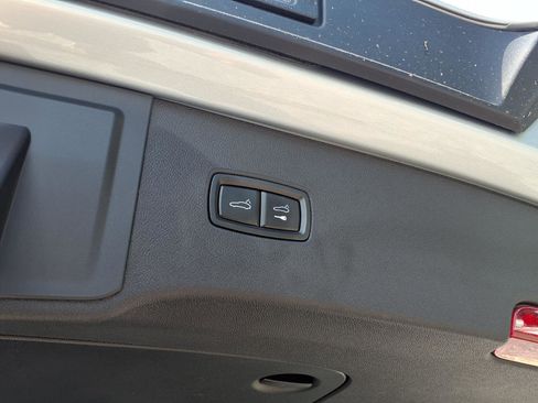 Used 2024 Porsche Cayenne AWD/4WD image 31