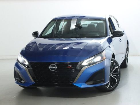 Certified 2025 Nissan Altima 2.5 SR AWD/4WD image 3