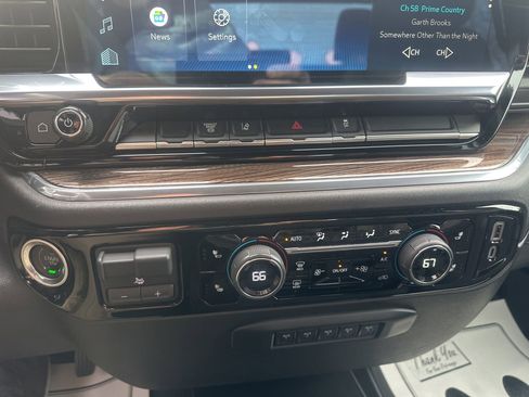 Used 2024 Chevrolet Silverado 3500 LT w/ Convenience Package image 32