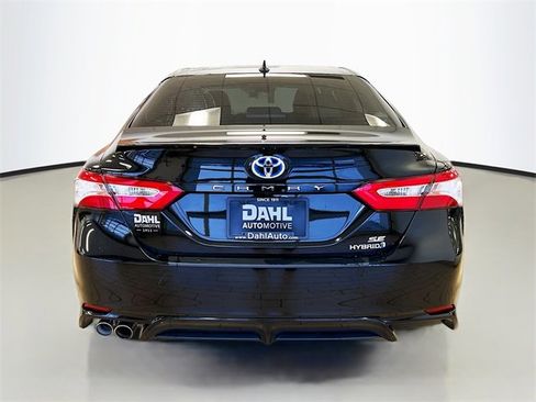 Used 2020 Toyota Camry SE image 4