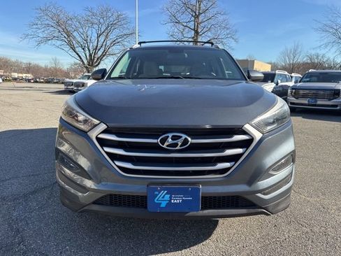 Used 2017 Hyundai Tucson SE image 2