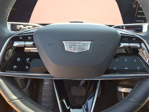 Used 2025 Cadillac Lyriq Luxury w/ LPO, Floor Liner Package AWD/4WD image 13