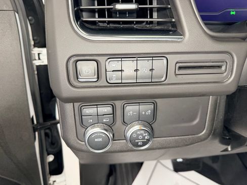 Used 2023 GMC Yukon SLE AWD/4WD image 18