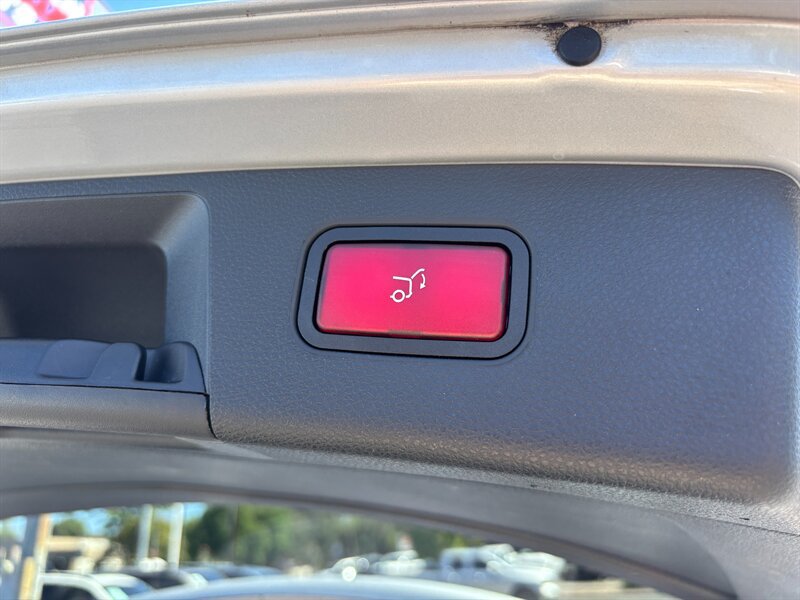 Used 2010 Mercedes-Benz GLK 350 2WD image 10