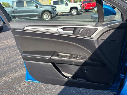 Used 2020 Ford Fusion SE FWD image 9