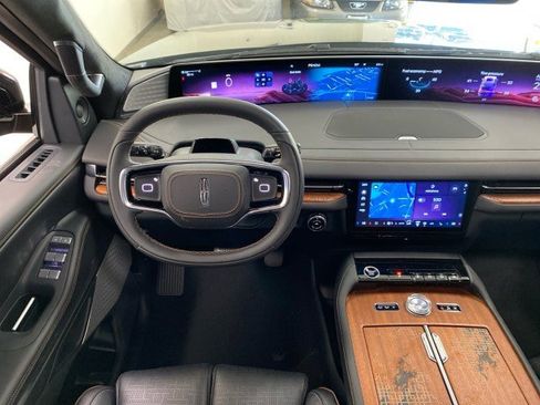 New 2025 Lincoln Navigator Black Label image 17