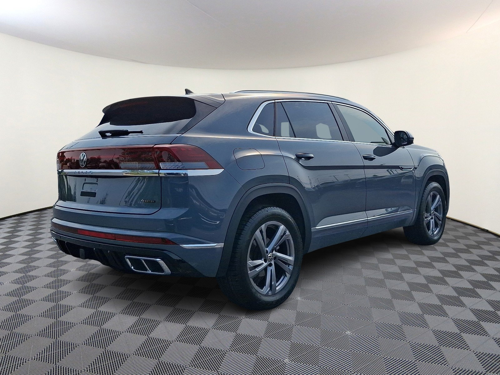 Used 2024 Volkswagen Atlas Cross Sport SEL R-Line AWD/4WD image 4