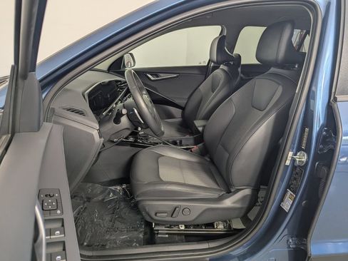 Used 2023 Kia Niro EX FWD image 11