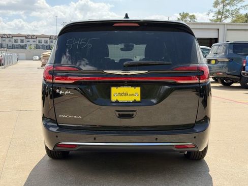 New 2026 Chrysler Pacifica Select FWD image 6