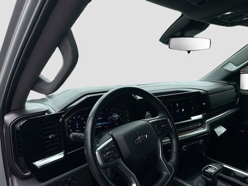 Used 2024 Chevrolet Silverado 1500 LT Trail Boss w/ Convenience Package II image 10