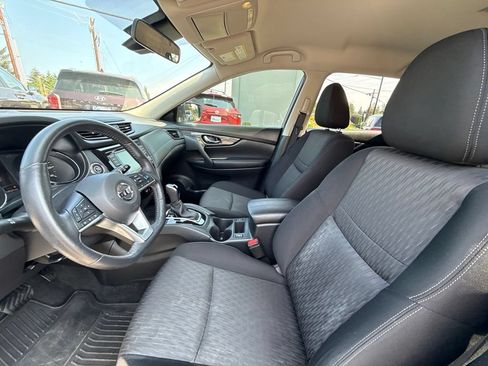 Used 2019 Nissan Rogue SV w/ Premium Package FWD image 13
